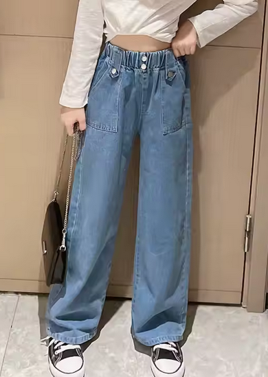 Jeans anchos en tendencia para niña